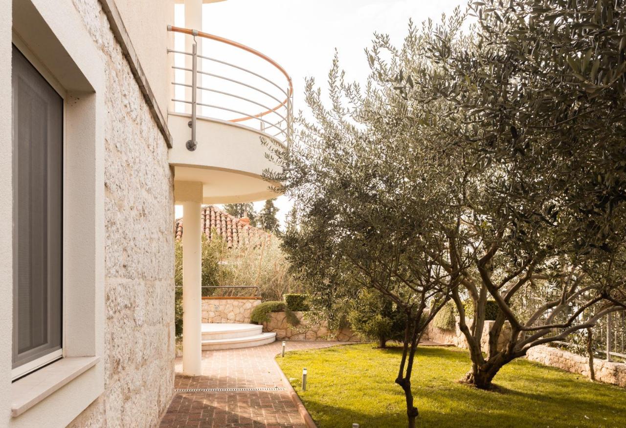 Luxurious City Retreat With Pool Sibenik Bagian luar foto