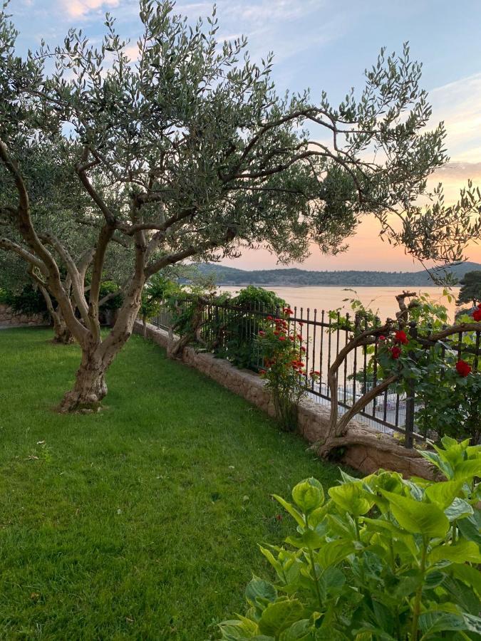 Luxurious City Retreat With Pool Sibenik Bagian luar foto