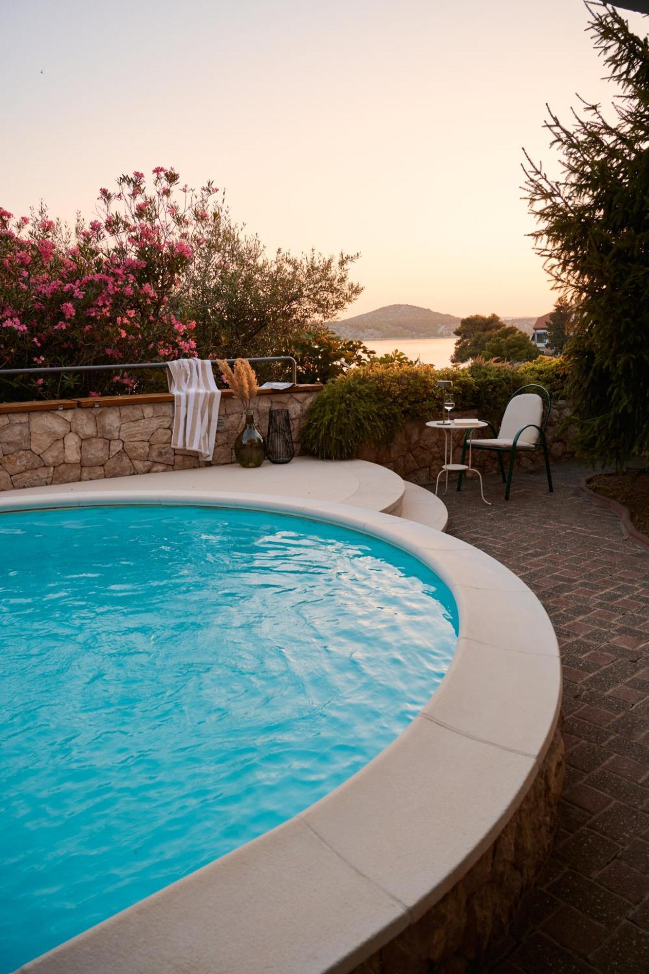 Luxurious City Retreat With Pool Sibenik Bagian luar foto